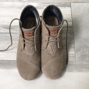 Tom’s wedge bootie